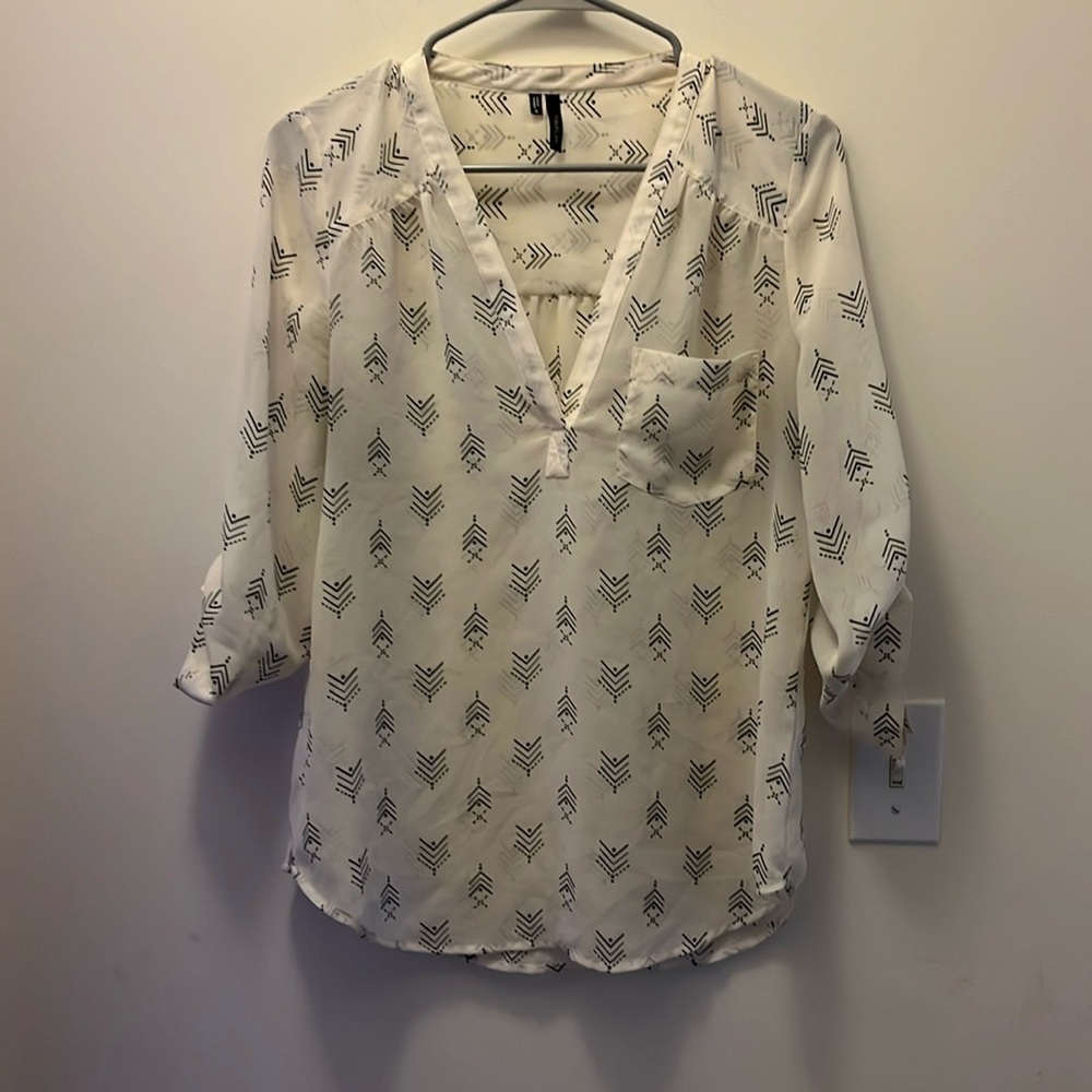 Maurices White and black Patterned Blouse size small
